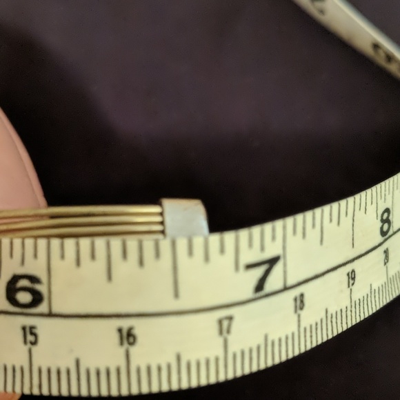 Gold cuff bracelet with Pale Amethyst bead - Picture 3 of 3